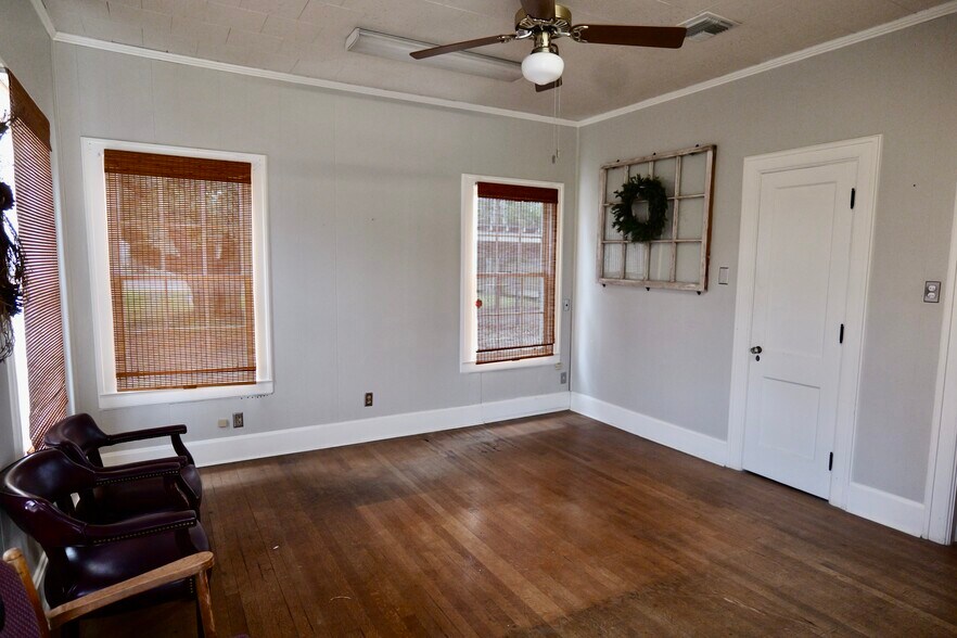 More Photos Of 1317 N Parkerson Ave, Crowley Storefront Retail Office For Sale