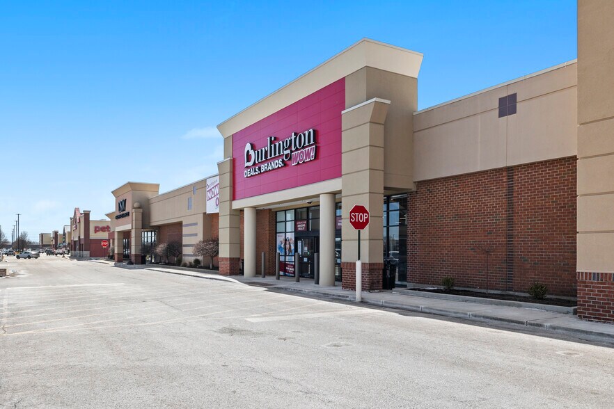More Photos Of 6601-6621 N Illinois St, Fairview Heights Department Store For Sale