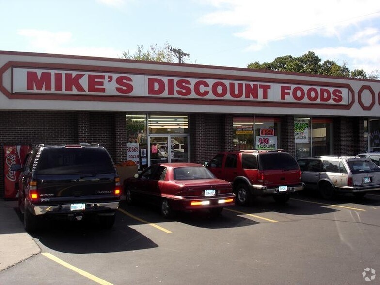 More Photos Of 504-516 E River Rd, Anoka Storefront For Lease