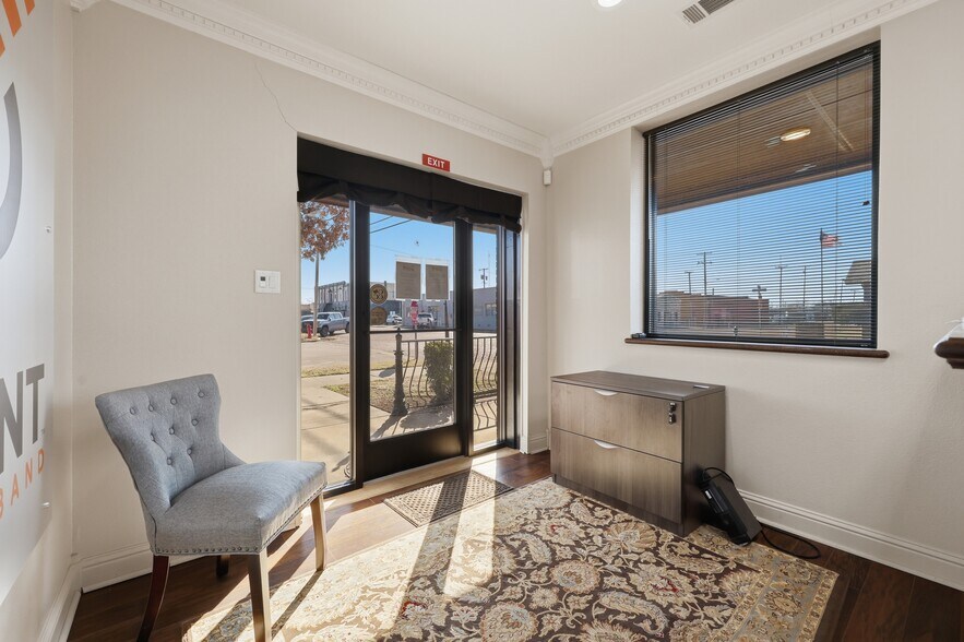 More Photos Of 203 N 5th St, Wills Point Office For Sale