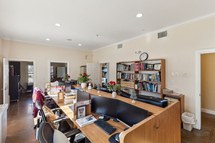 More Photos Of 3202 N Shiloh Rd, Garland Office For Sale