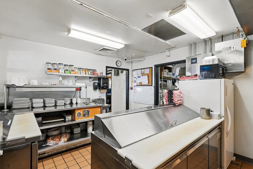 More Photos Of 91 E Main St, Bicknell Hotel For Sale