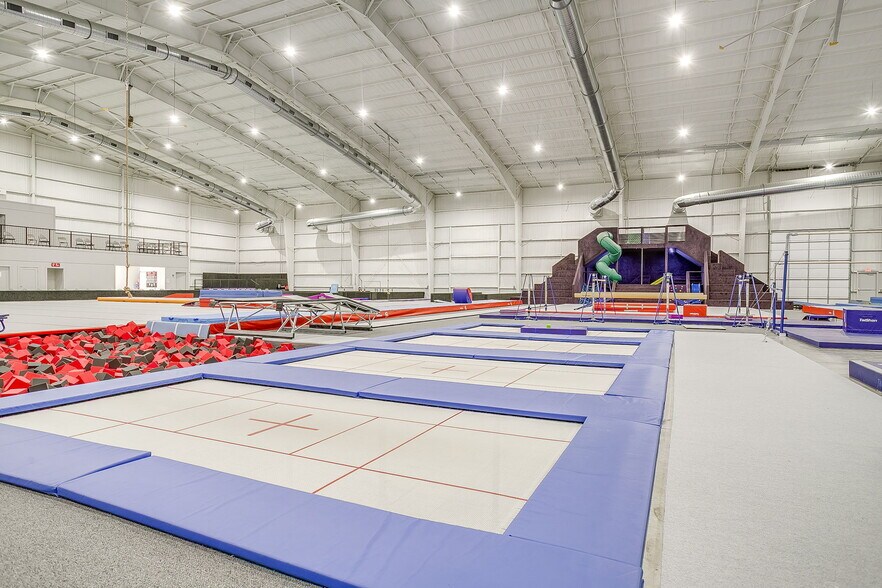 More Photos Of 155 Tiger, Rhome Warehouse For Sale