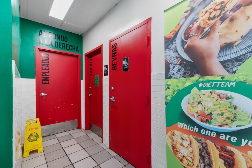 More Photos Of 2002 State Highway 66, Garland Service Station For Sale