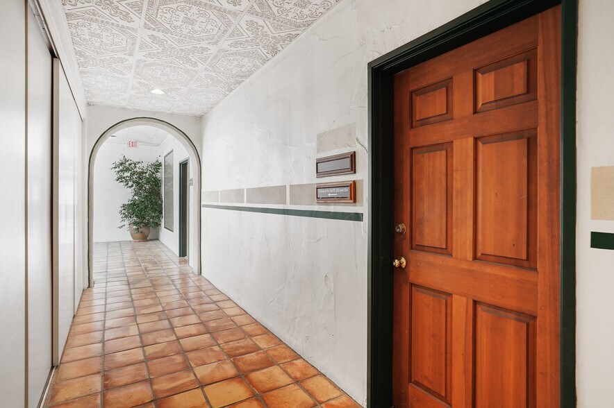 More Photos Of 30423 Canwood St, Agoura Hills Office For Sale