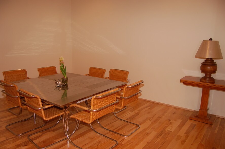 More Photos Of 631 N Larchmont Blvd, Los Angeles Office Residential For Sale