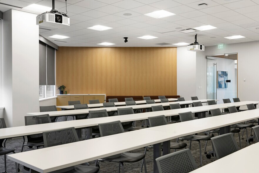 More Photos Of 7500 Flying Cloud Dr, Eden Prairie Office For Lease