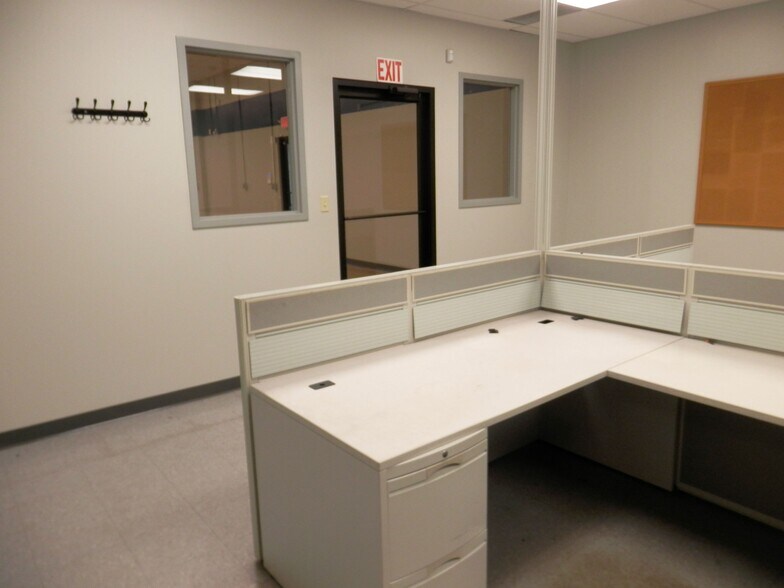 More Photos Of 7710-7722 Tyler Blvd, Mentor Warehouse For Lease