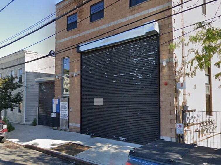 More Photos Of 668 Richmond Rd, Staten Island Office For Lease