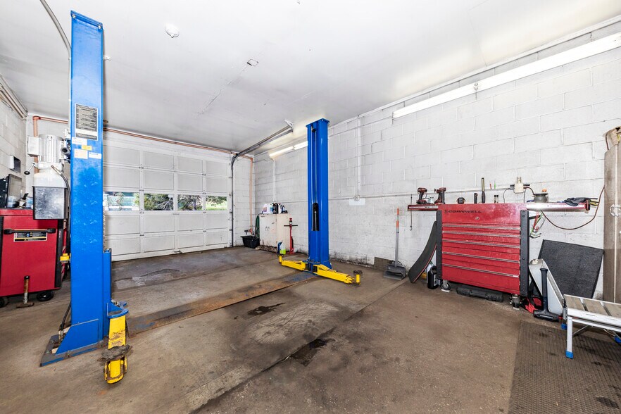 More Photos Of 7415 Springfield Ave, Sykesville Service Station For Sale