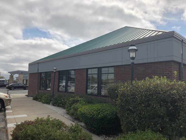 More Photos Of 2347-2359 Silvernail Rd, Pewaukee Restaurant For Sale