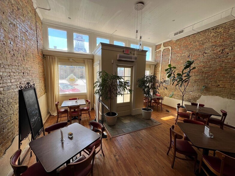 More Photos Of 119 E 5th St, Bonham Restaurant For Sale