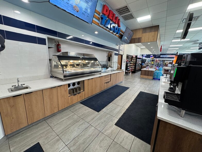 More Photos Of 5315 Troup Hwy, Tyler General Retail For Sale