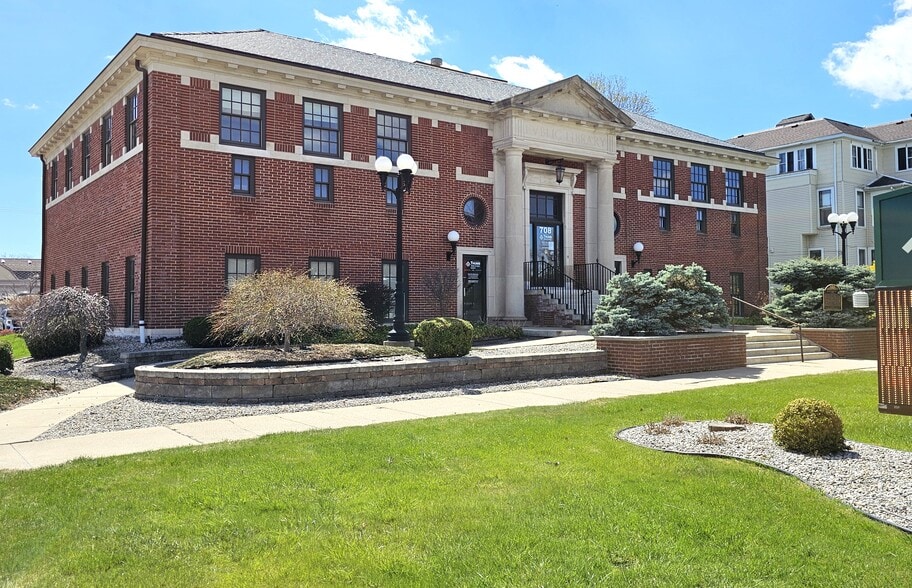 Primary Photo Of 708 Center Ave, Bay City Office For Sale