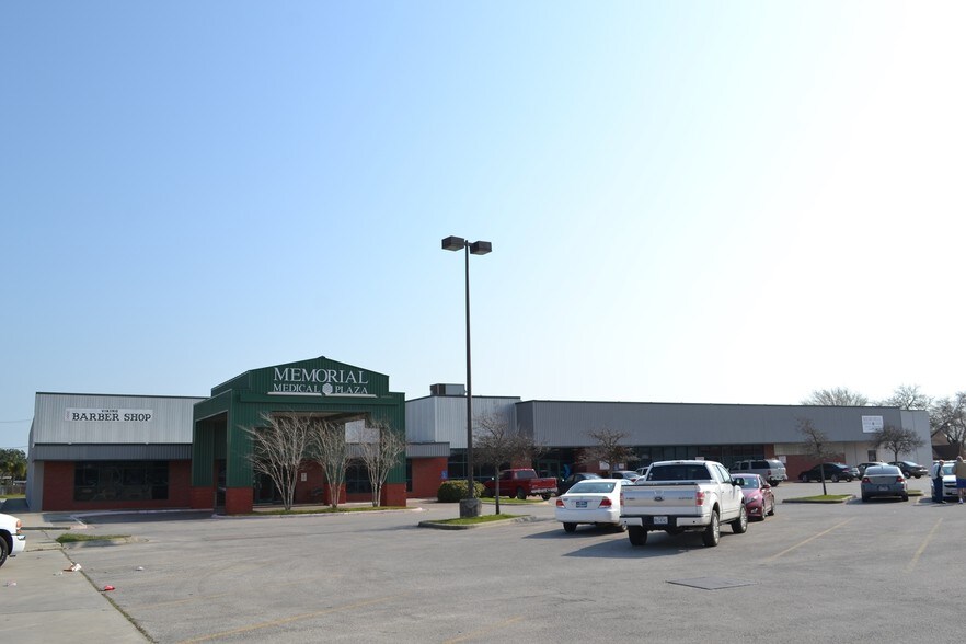 More Photos Of 1300 N Virginia St, Port Lavaca Medical For Lease