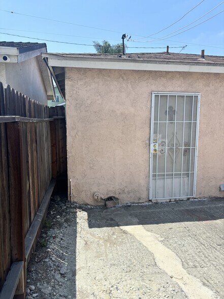 More Photos Of 632 E 78th St, Los Angeles Multifamily For Sale