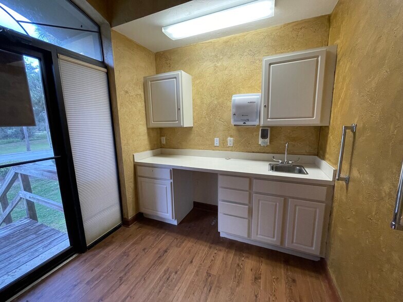 More Photos Of 601 E Dixie Ave, Leesburg Medical For Lease