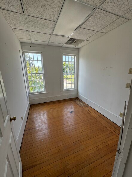 More Photos Of 504 W Broad St, Dunn Office For Sale