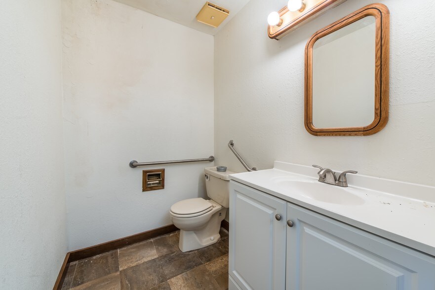 More Photos Of 415 Mountain Dr, Destin Storefront For Lease