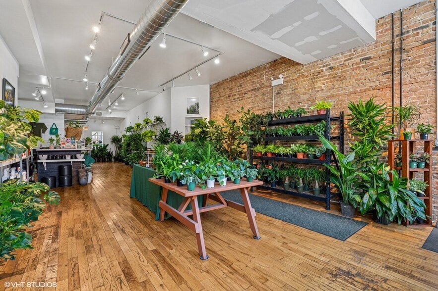 More Photos Of 2321 W North Ave, Chicago Storefront Retail Residential For Lease