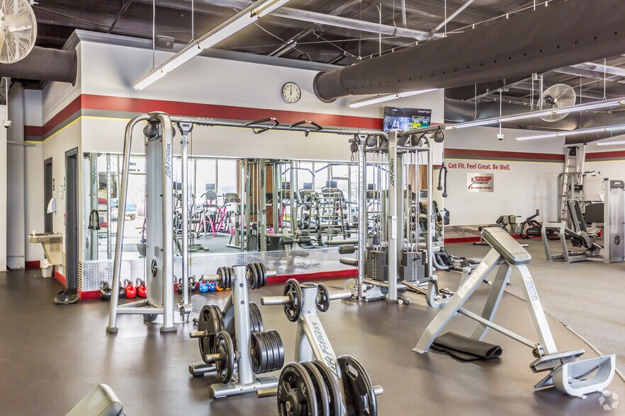 More Photos Of 304 Heritage Dr, Oxford General Retail For Lease