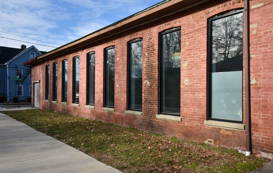 More Photos Of 578 Main St, Beacon Light Distribution For Lease
