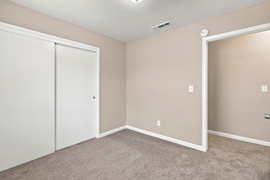 More Photos Of 1262 N Marks Ave, Fresno Apartments For Sale