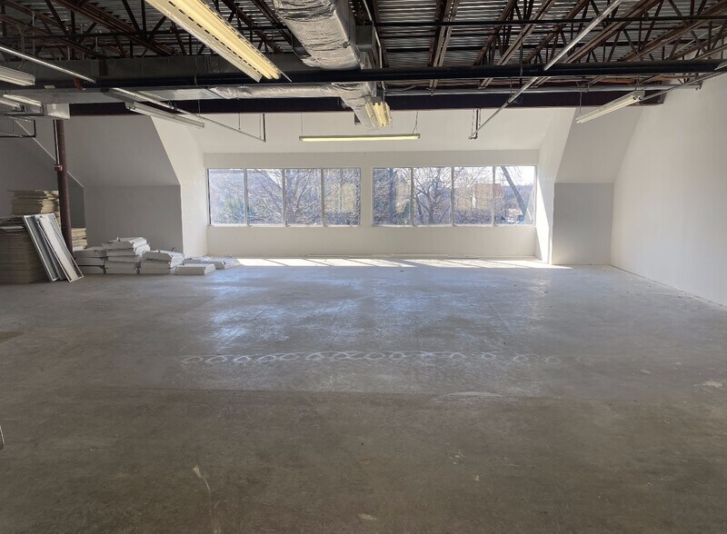 More Photos Of 12447 Clarksville Pike, Clarksville Storefront Retail Office For Lease