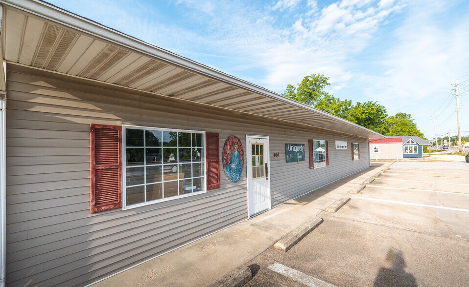 More Photos Of 404 MO-72, Rolla General Retail For Sale