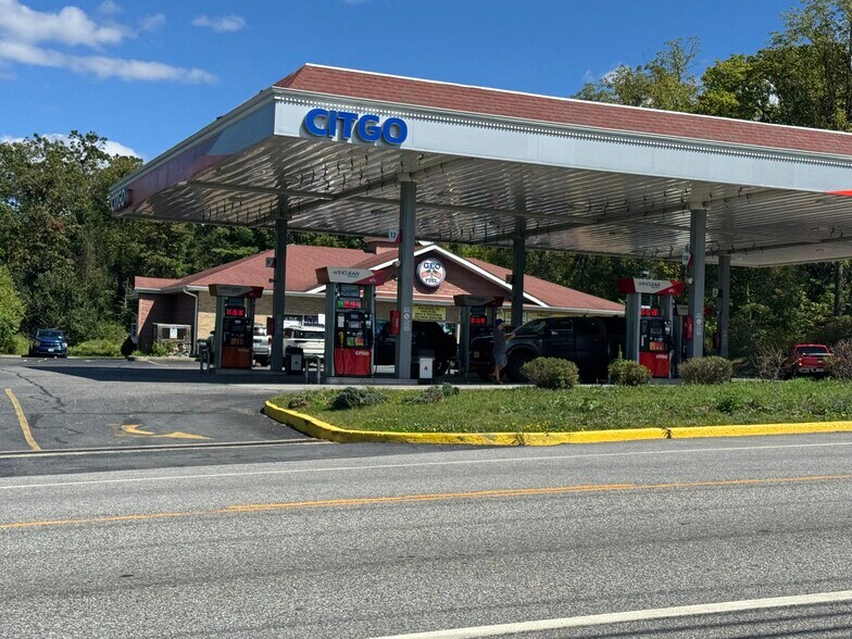 Primary Photo Of 4932 Route 17M, New Hampton Service Station For Lease