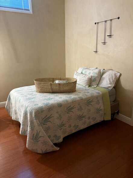 More Photos Of 2316-2318 Hollywood Blvd, Hollywood Office For Lease