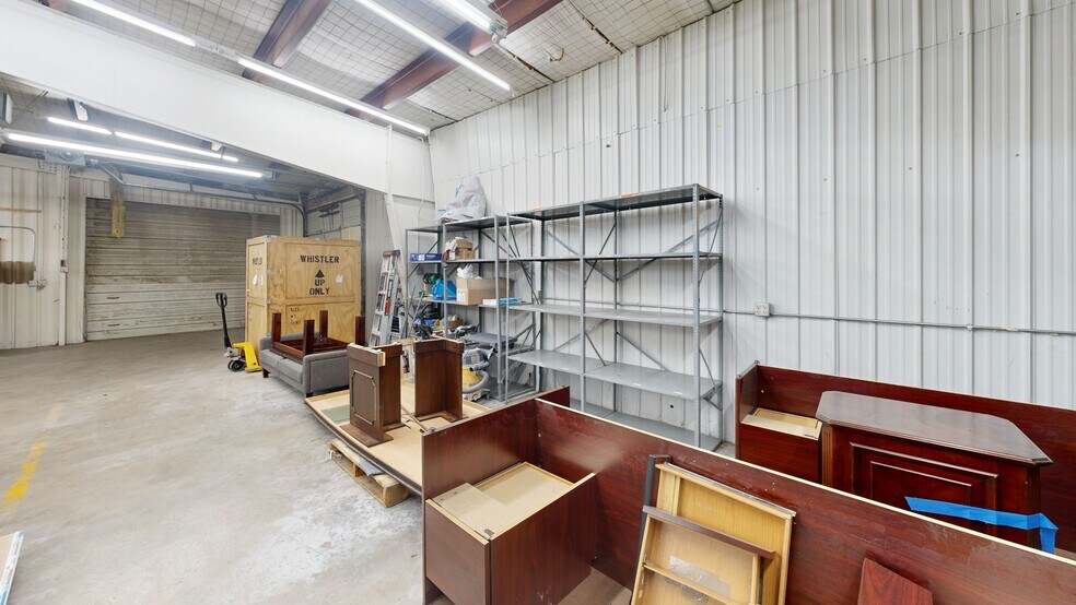 More Photos Of 555 N 13th St, Rogers Warehouse For Lease