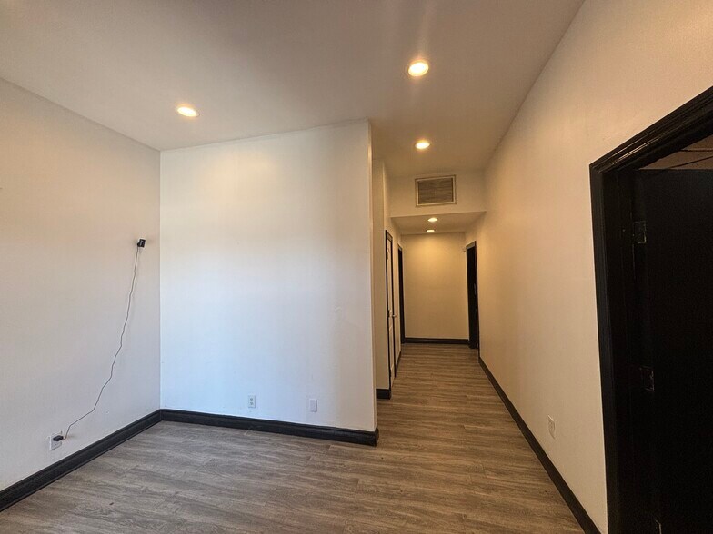 More Photos Of 10843 Burbank Blvd, North Hollywood Office For Lease