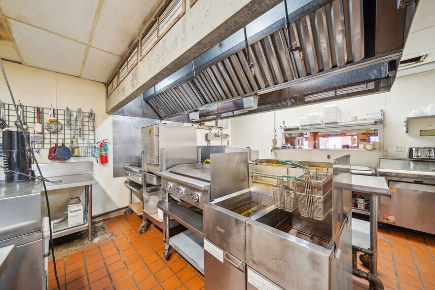 More Photos Of 319 E Illinois Ave, Vinita Restaurant For Sale