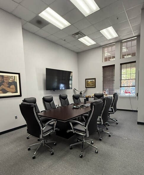 More Photos Of 611 S Main St, Grapevine Office For Lease