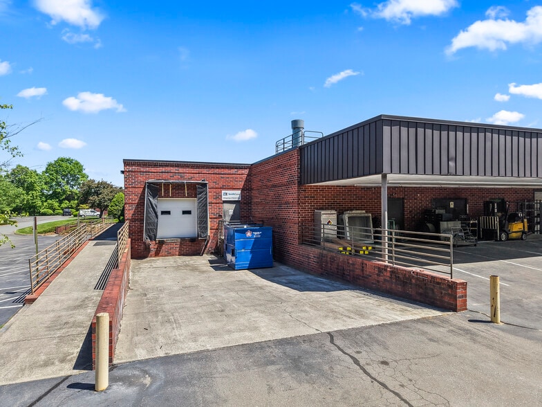 More Photos Of 2540 Empire Dr, Winston-Salem Flex For Lease