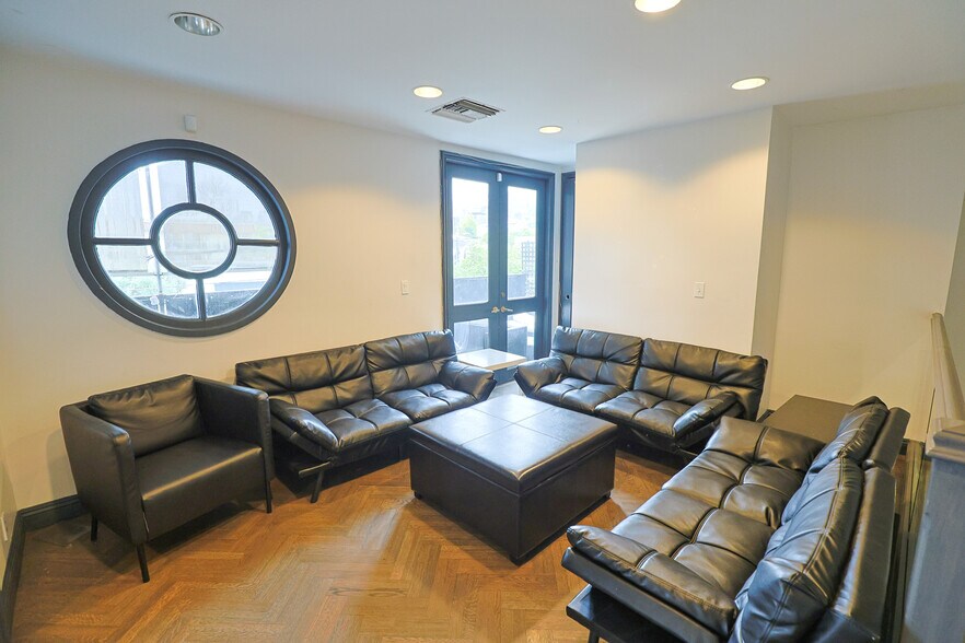 More Photos Of 908-910 N La Cienega Blvd, Los Angeles Storefront Retail Office For Sale