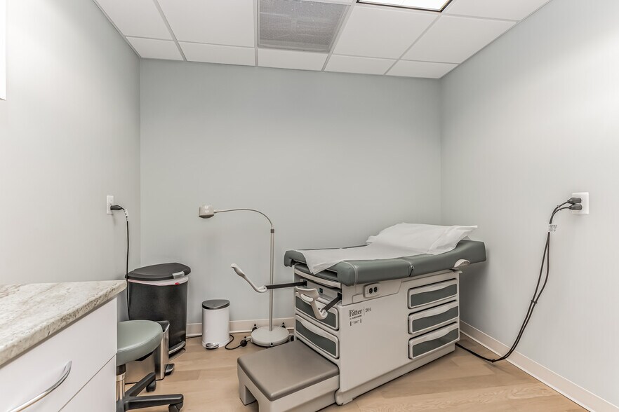 More Photos Of 131 Elden St, Herndon Medical For Sale