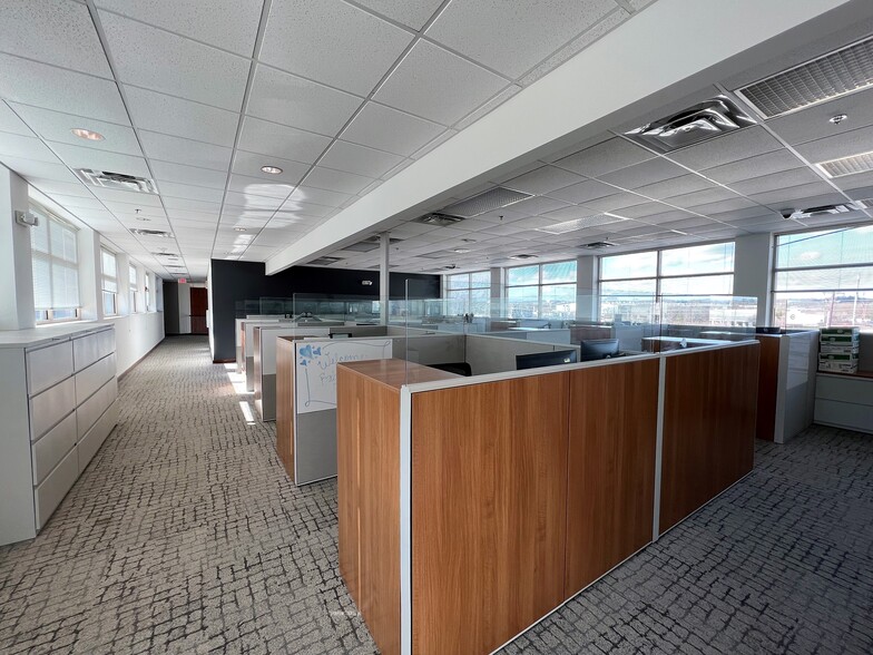More Photos Of 110 Capital Dr, Knoxville Office For Sale