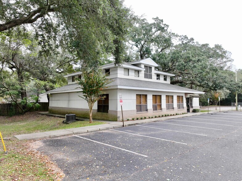 More Photos Of 510 Corday St, Pensacola Medical For Sale