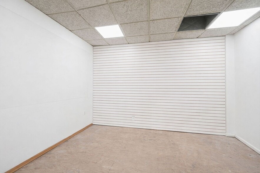 More Photos Of 1940 McDonald Ave, Brooklyn Auto Repair For Lease