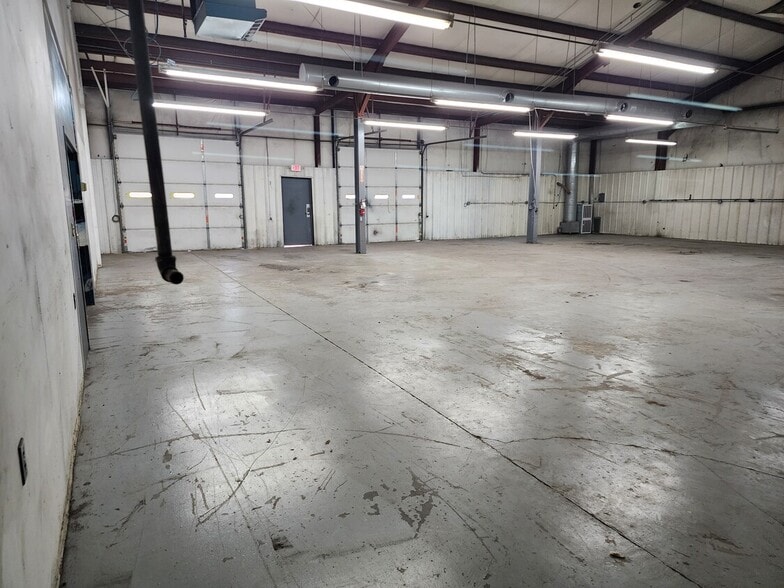 Primary Photo Of 364 Dixon St, Lexington Warehouse For Lease