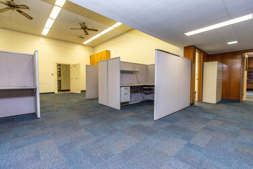 More Photos Of 971 E Broadway Ave, Atwater Office For Lease