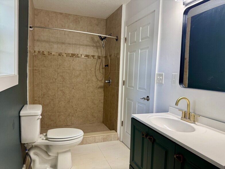 More Photos Of 308 S Ponce de Leon Blvd, Saint Augustine Freestanding For Sale