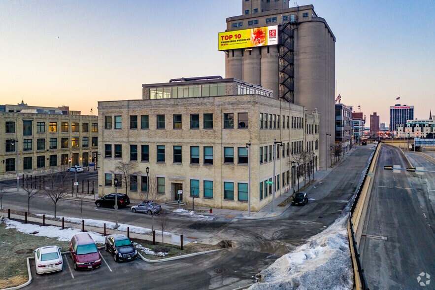 More Photos Of 1037 W McKinley Ave, Milwaukee Loft Creative Space For Lease
