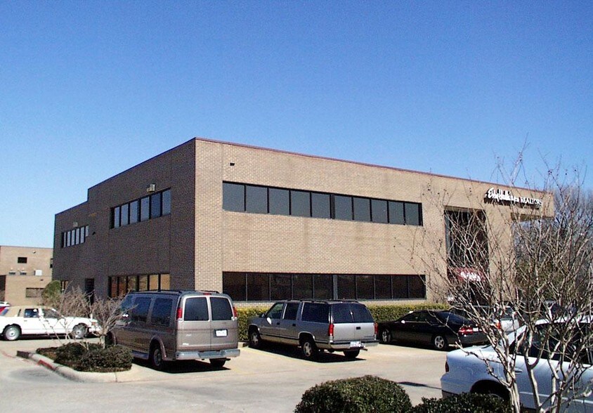 More Photos Of 515 N Cedar Ridge Dr, Duncanville Office For Lease