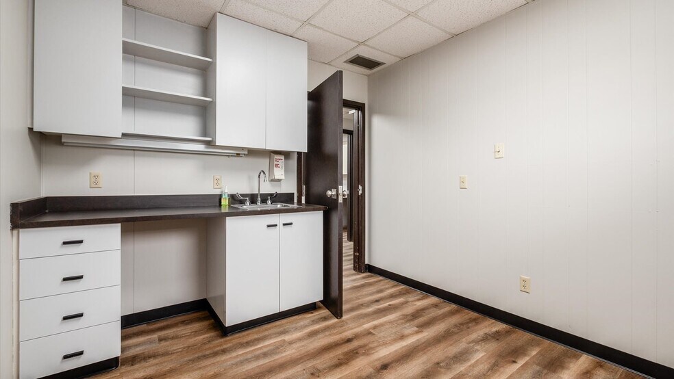 More Photos Of 830 Bethesda Dr, Zanesville Medical For Sale