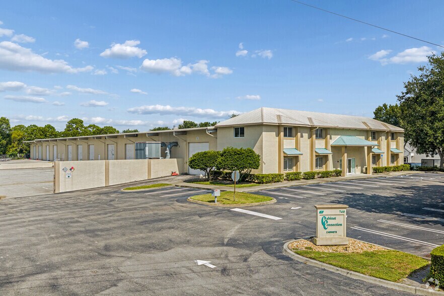 More Photos Of 740 NW Enterprise Dr, Port Saint Lucie Manufacturing For Lease