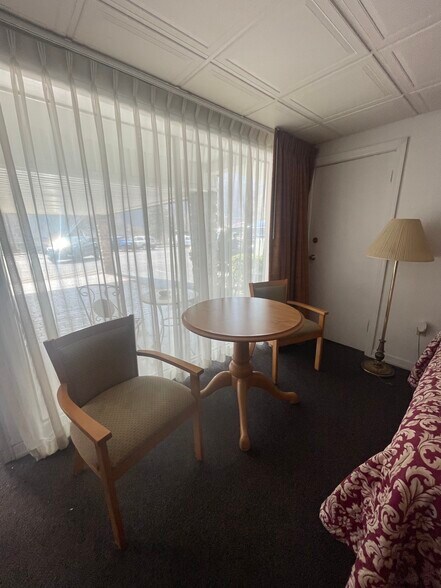 More Photos Of 11979 William Penn Hwy, Huntingdon Hotel For Sale