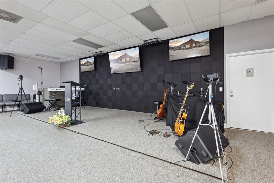 More Photos Of 307 S Depot St, Rogersville General Retail For Lease